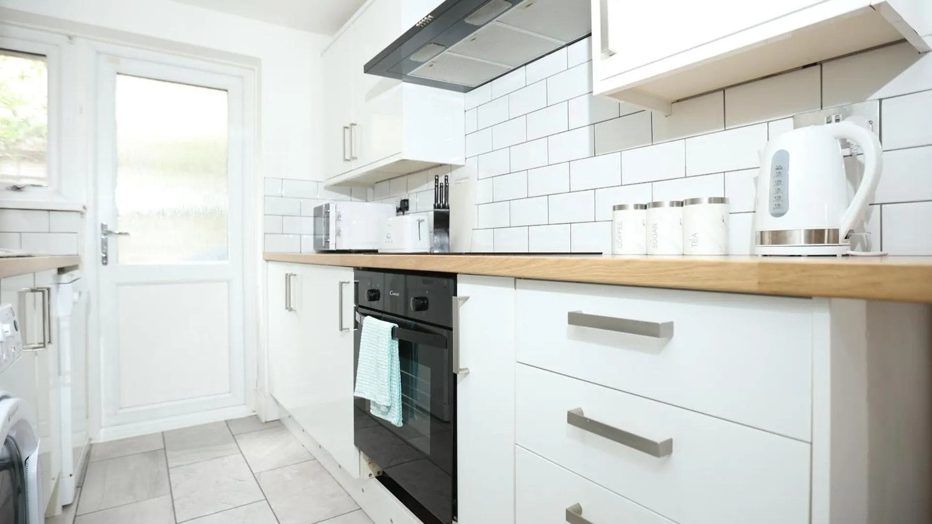 Kerry Croy - Lovely House, Fantastic Location With Free Parking, Perfect For Contractors And Workers Cardiff