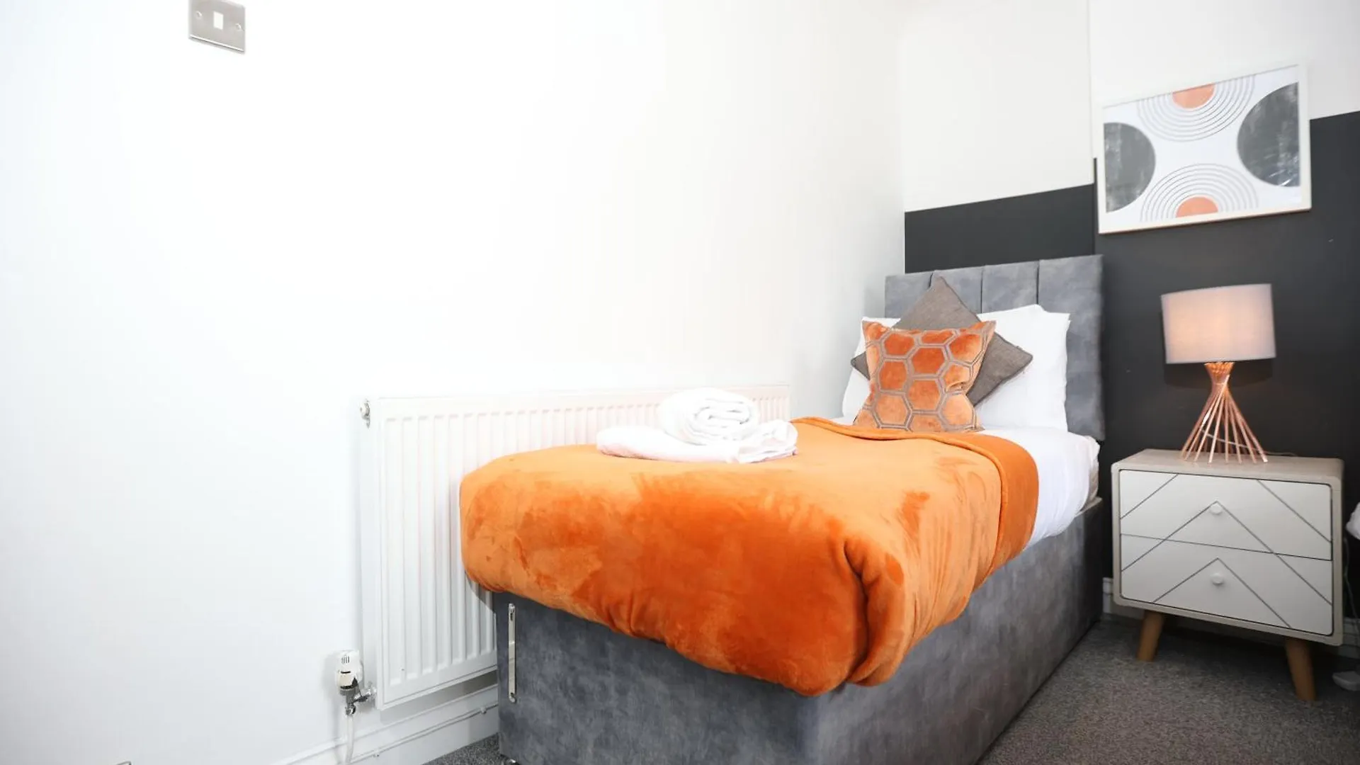 Kerry Croy - Lovely House, Fantastic Location With Free Parking, Perfect For Contractors And Workers Cardiff Apartment